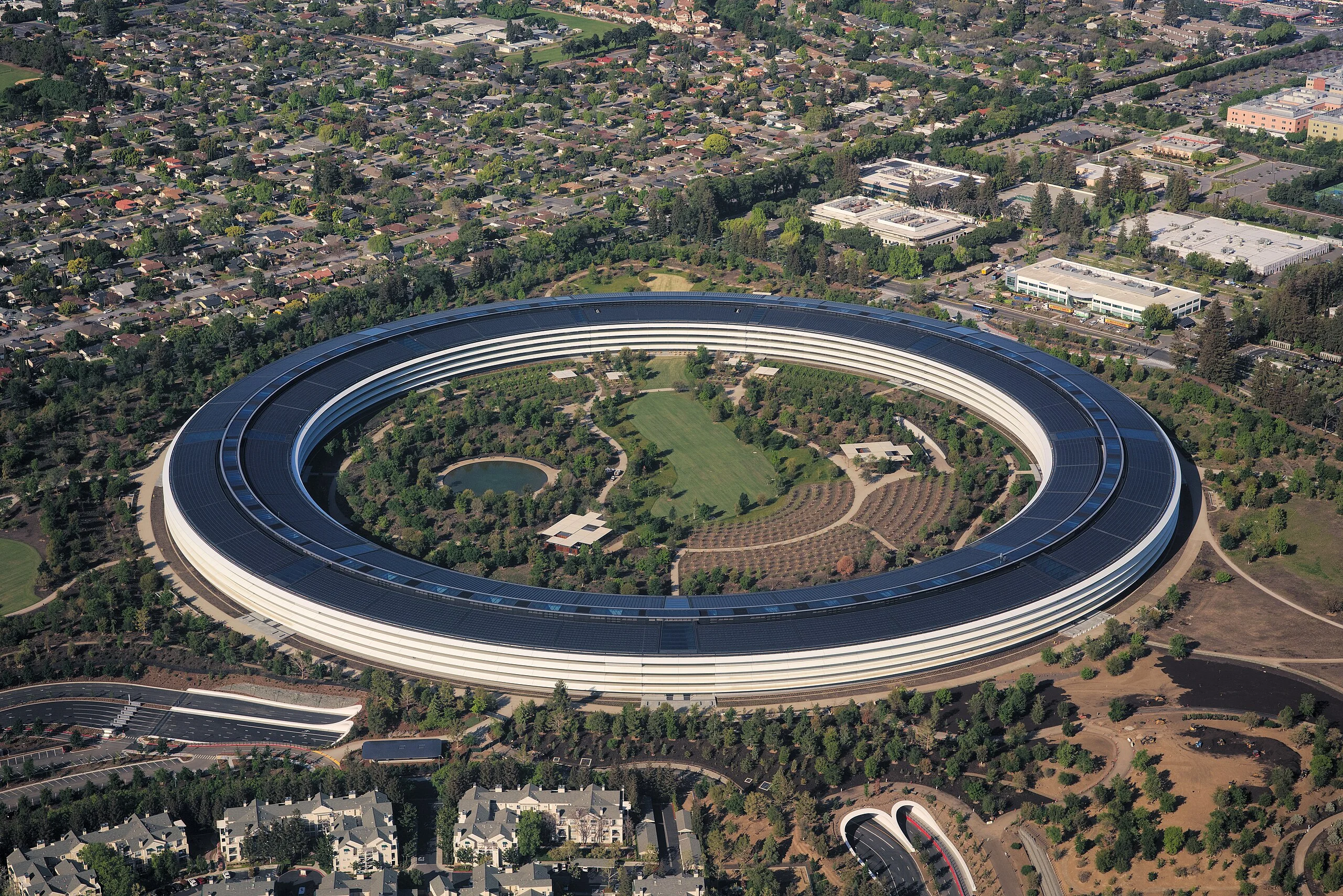 Vista aérea do campus Apple Park, em Cupertino, sede da Apple