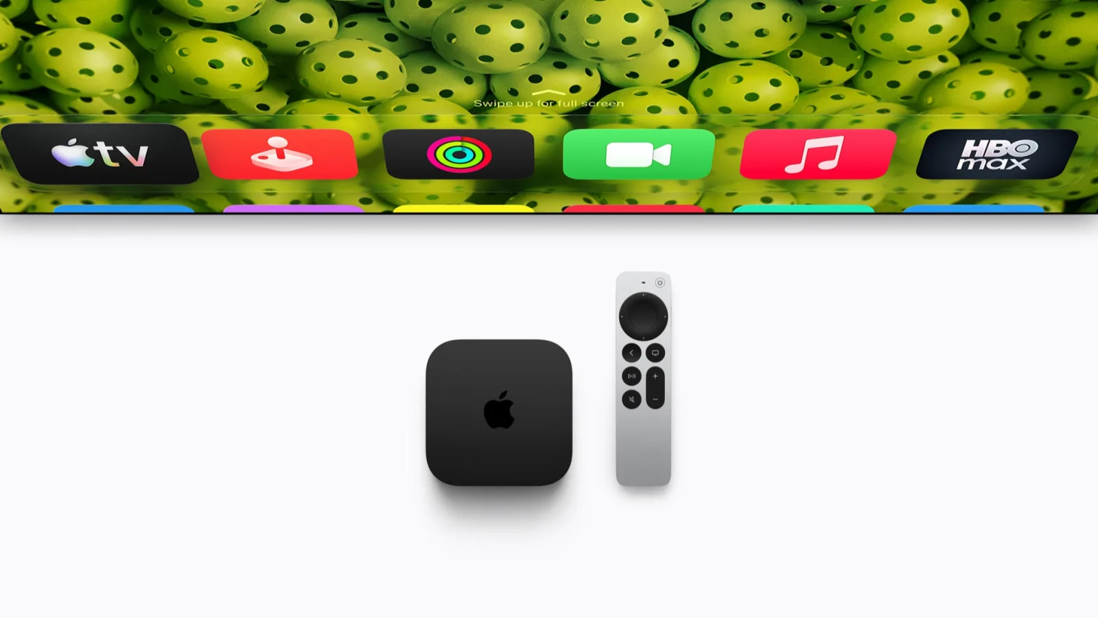 Nova Apple TV 4K preta ao lado do Siri Remote prateado, abaixo da tela inicial do tvOS