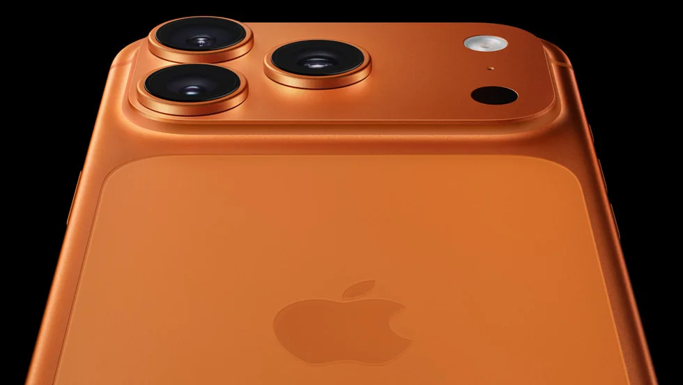 Detalhe do sistema de câmeras do iPhone 17 Pro, modelo atual