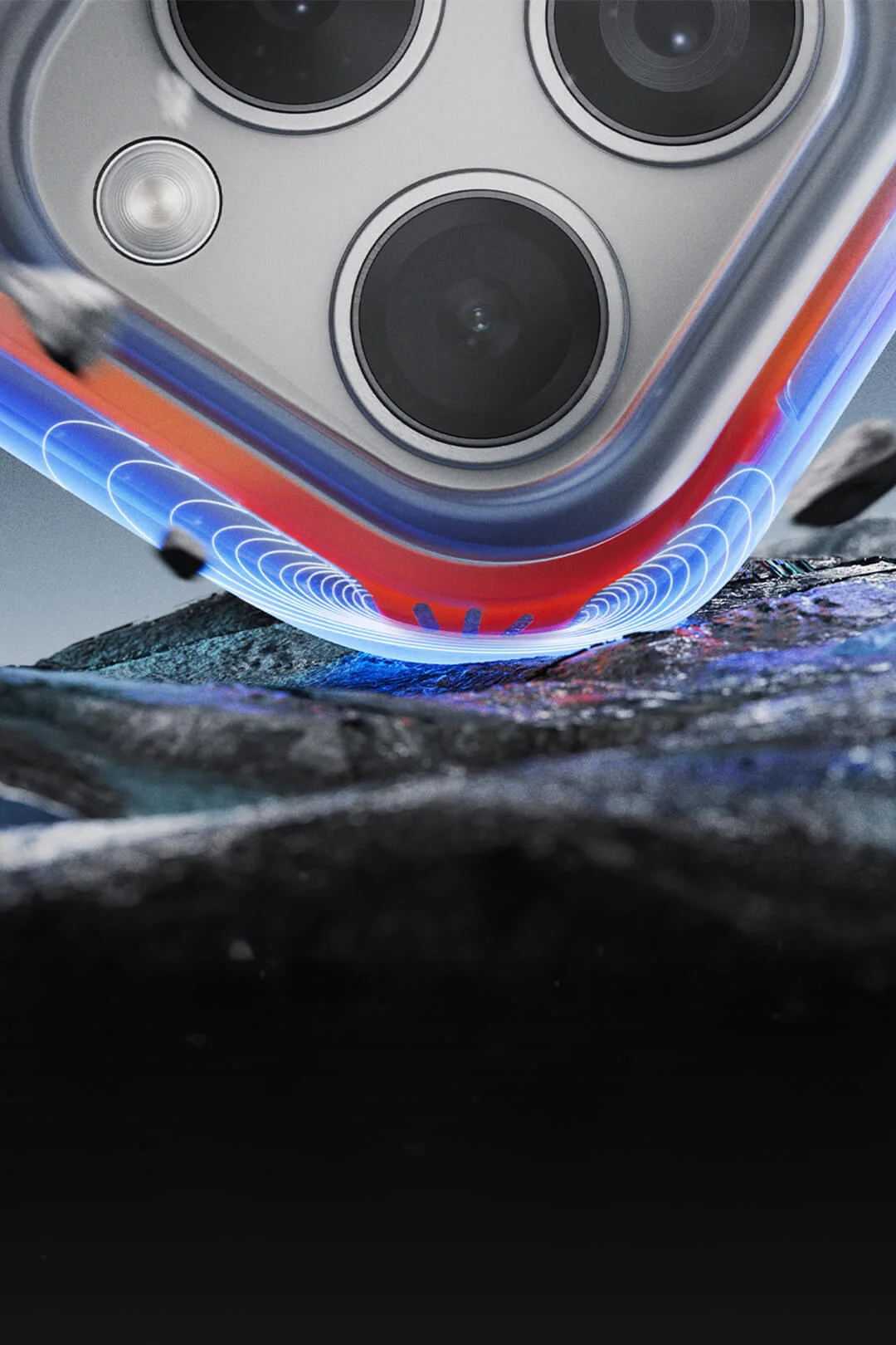 Detalhe da capa RhinoShield AirX usada no teste, mostrando a câmara de ar na quina do produto