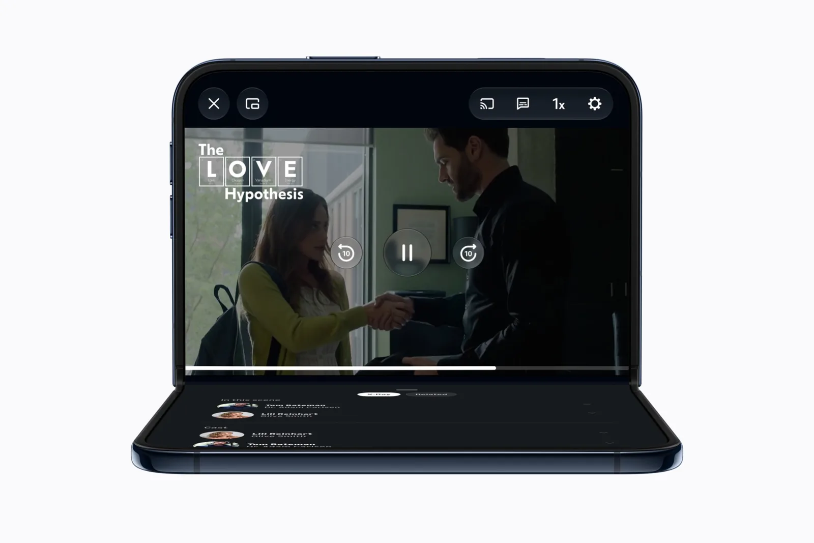 iPhone Duo meio dobrado mostrando um vídeo do Prime Video em cima e informações do X-Ray embaixo