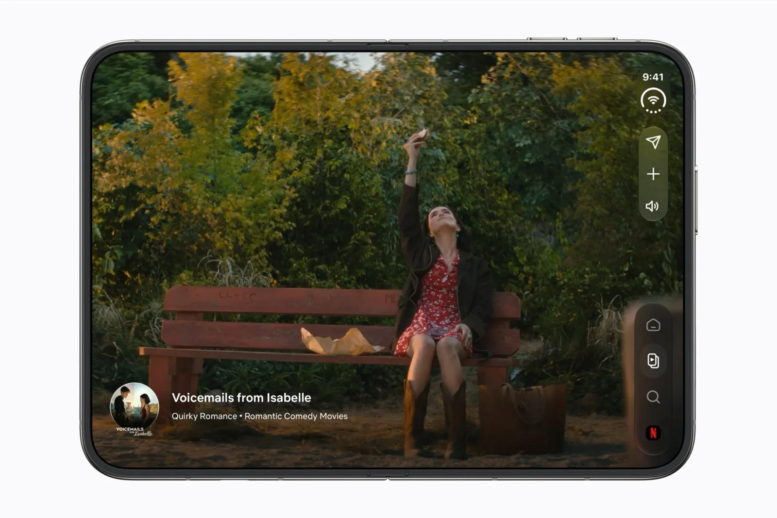 iPhone Duo aberto, com a interface do app Netflix na tela interna de 7,6 polegadas