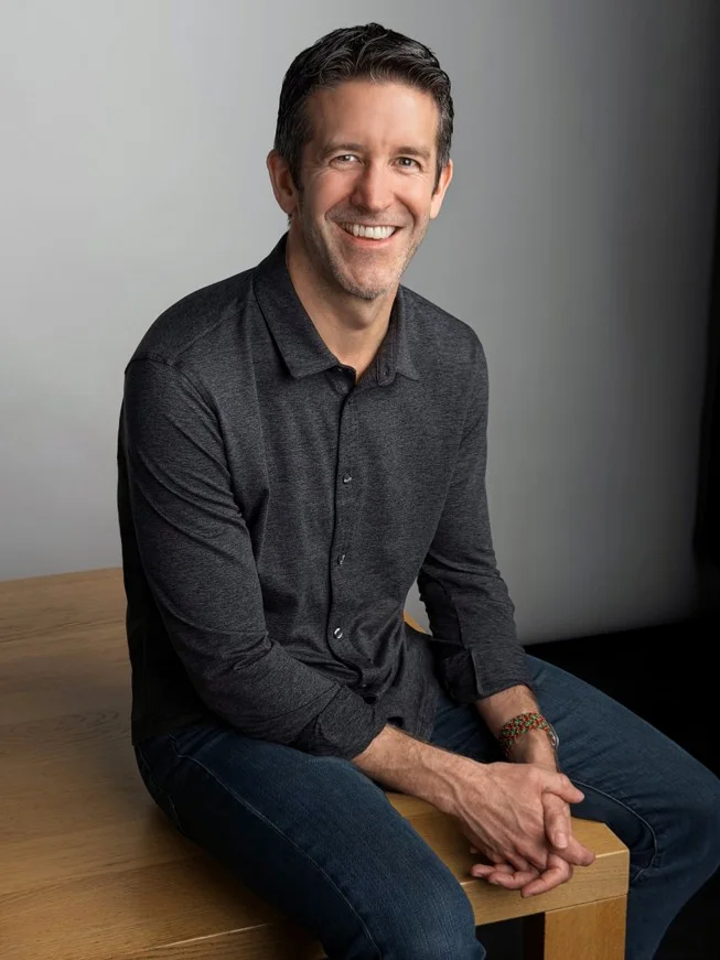 Retrato oficial de John Ternus, novo CEO da Apple