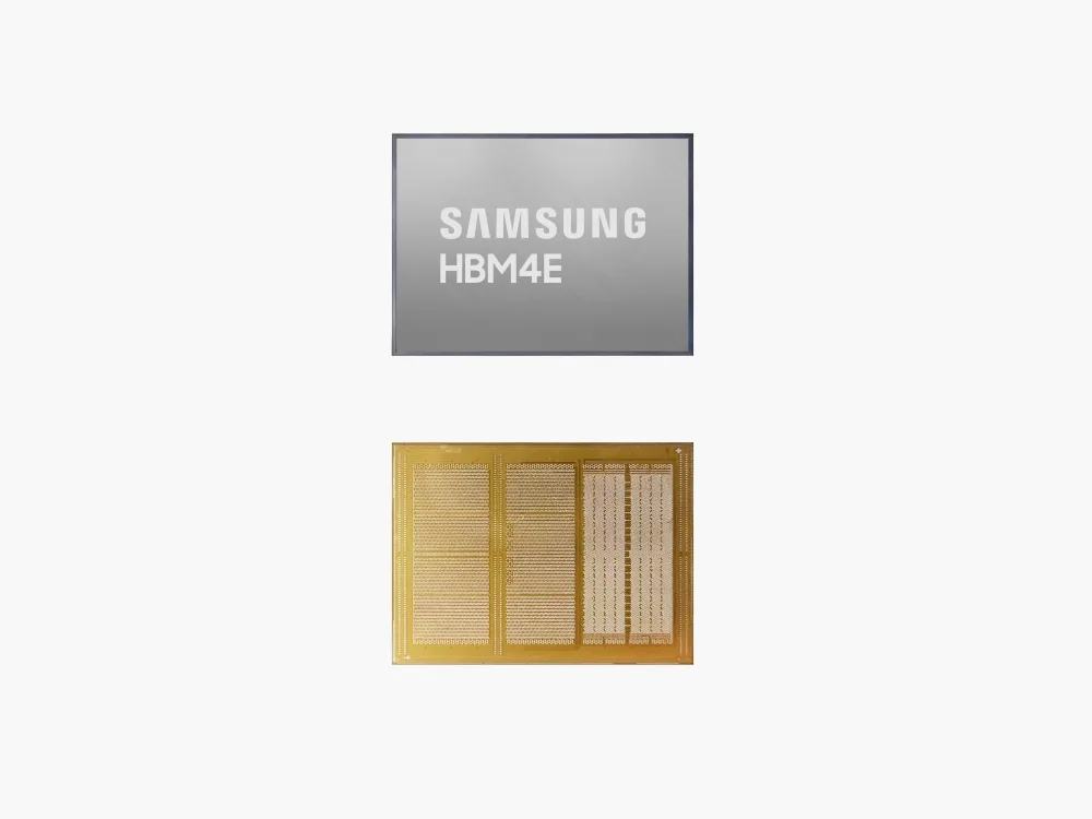 Chip de memória HBM4E da Samsung, visto pela frente e por trás