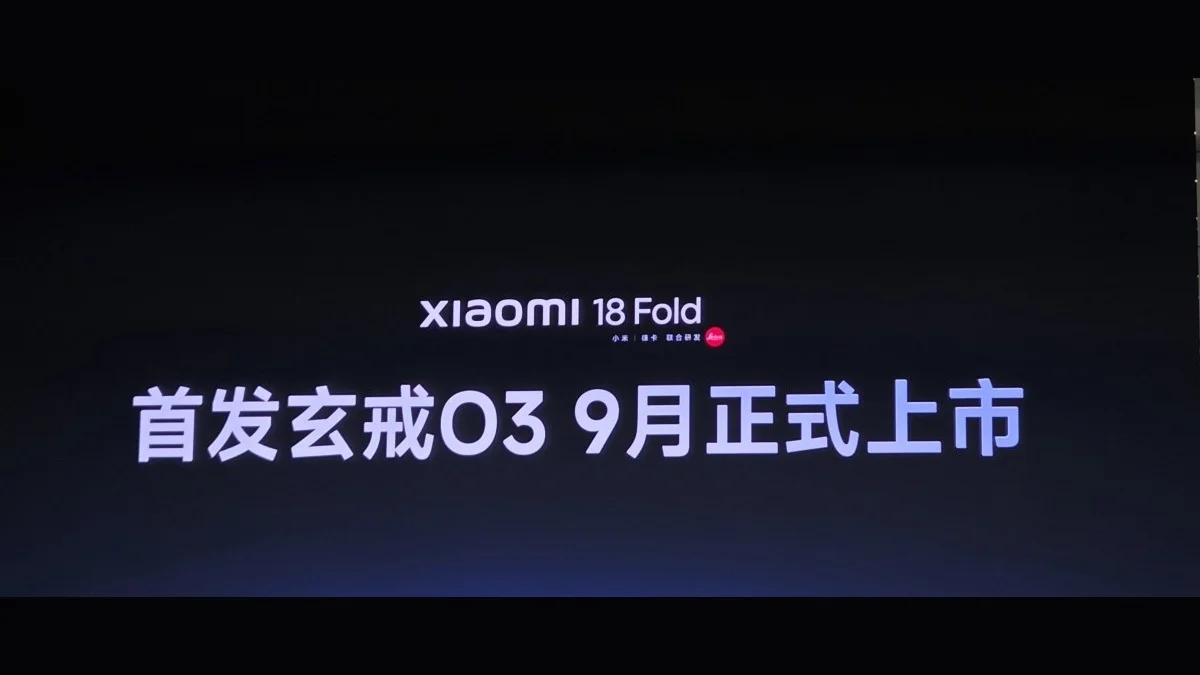 Slide oficial do anúncio do Xiaomi 18 Fold, com o texto 'Xiaomi 18 Fold' e 'Xring O3, lançamento oficial em setembro'